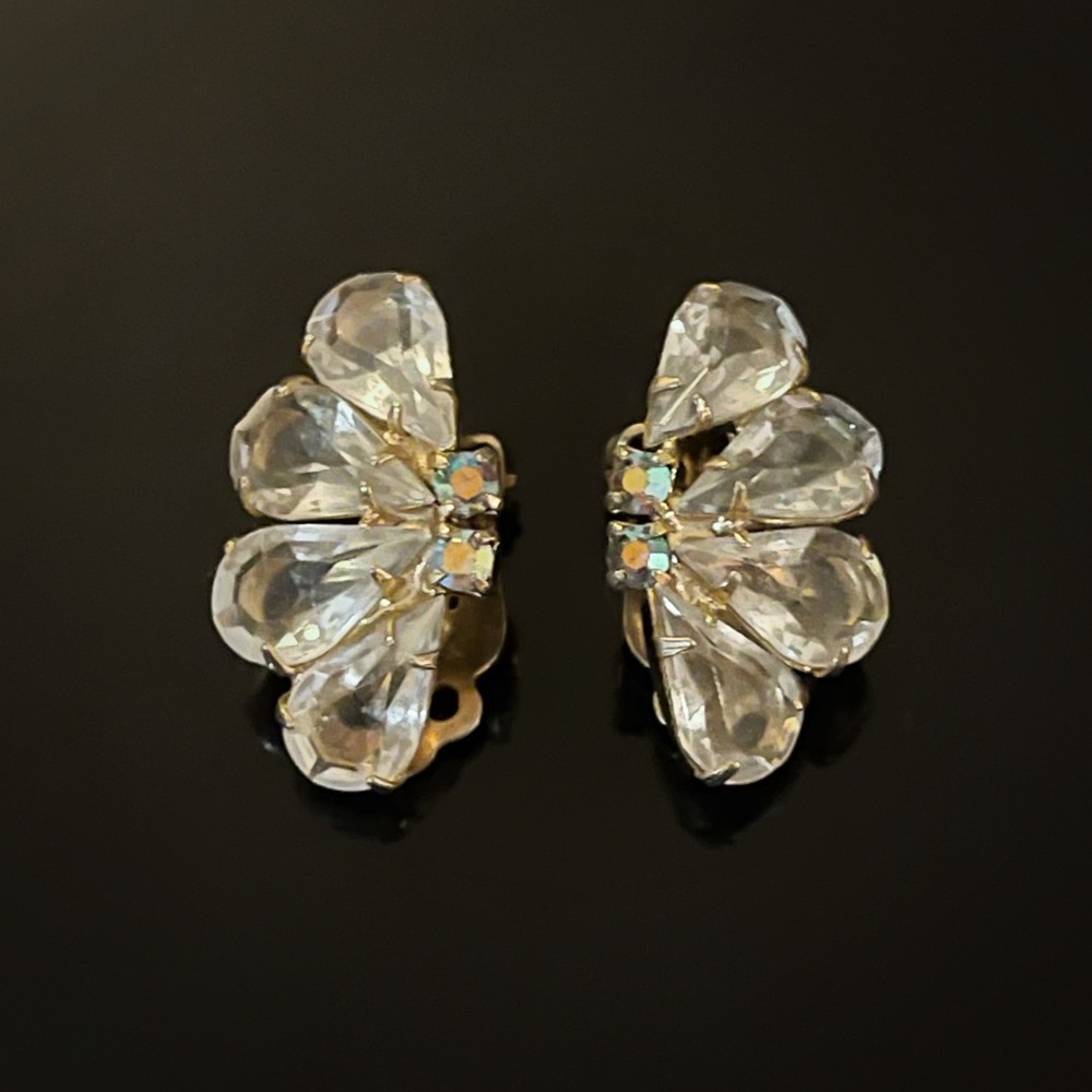 ✨ Stunning VTG Flower Clip On Earrings